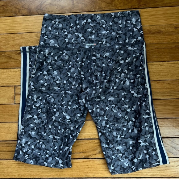 Aerie gray print leggings - Picture 5 of 7